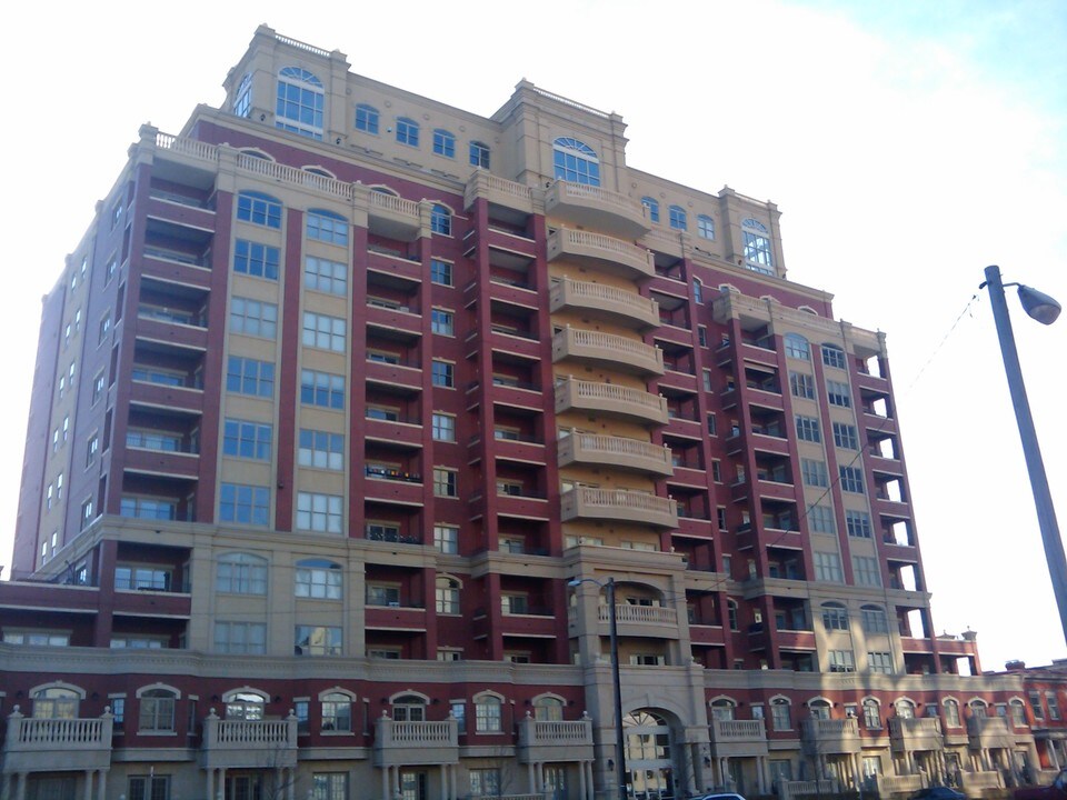 1950 Logan St, Unit 605 in Denver, CO - Building Photo