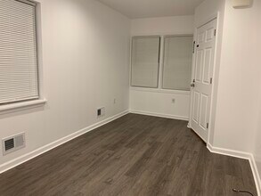 72 Spring St, Unit B in Woodbridge, NJ - Building Photo - Building Photo