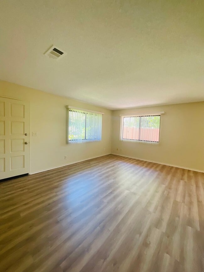 6786 Shakespeare Way in Ventura, CA - Building Photo - Building Photo