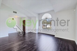 2624 Walnut Ave in Carmichael, CA - Building Photo - Building Photo