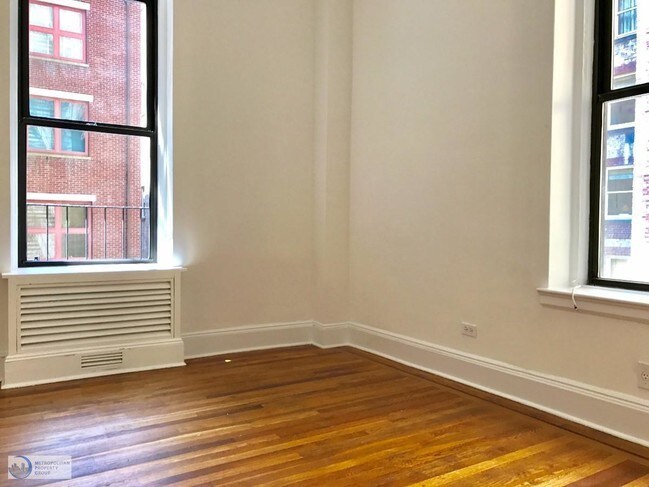 106 E 81st St-Unit -4A in New York, NY - Building Photo - Building Photo
