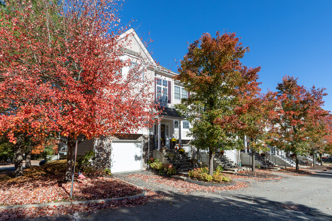 Kensington Woods in Danbury, CT - Building Photo - Building Photo