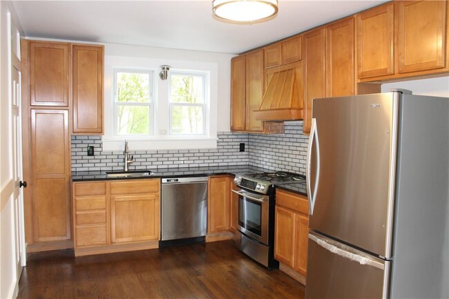 34 Cottage Ave in Harrison, NY - Building Photo - Building Photo