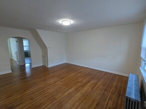 334 E Essex Ave in Lansdowne, PA - Foto de edificio - Building Photo