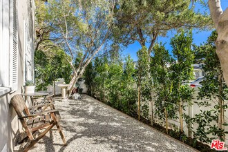 2115 Ocean Park Blvd in Santa Monica, CA - Building Photo - Building Photo