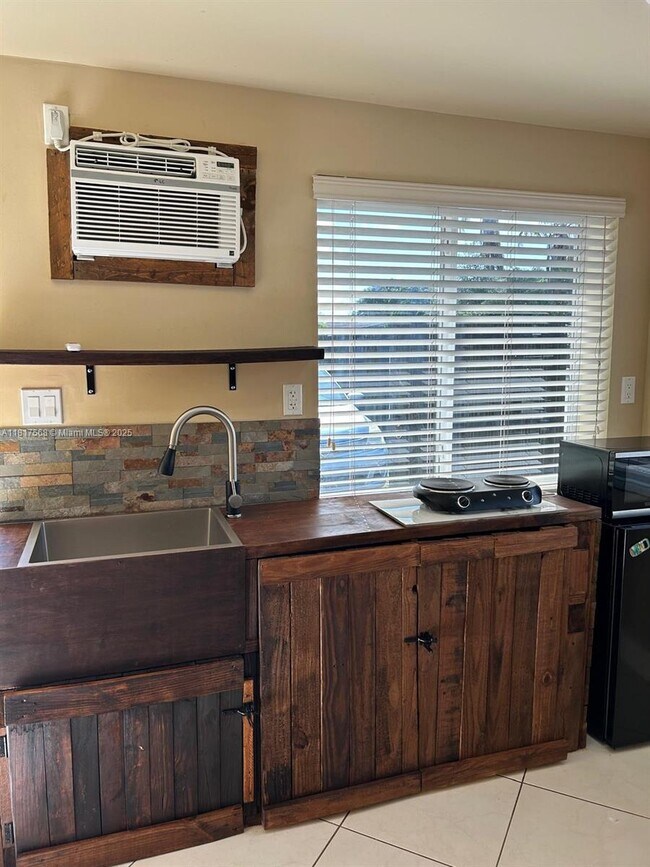 property at 1301 N 58th Ave