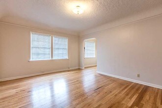 MARQUAM MANOR APARTMENTS (MCM03) in Portland, OR - Building Photo - Building Photo