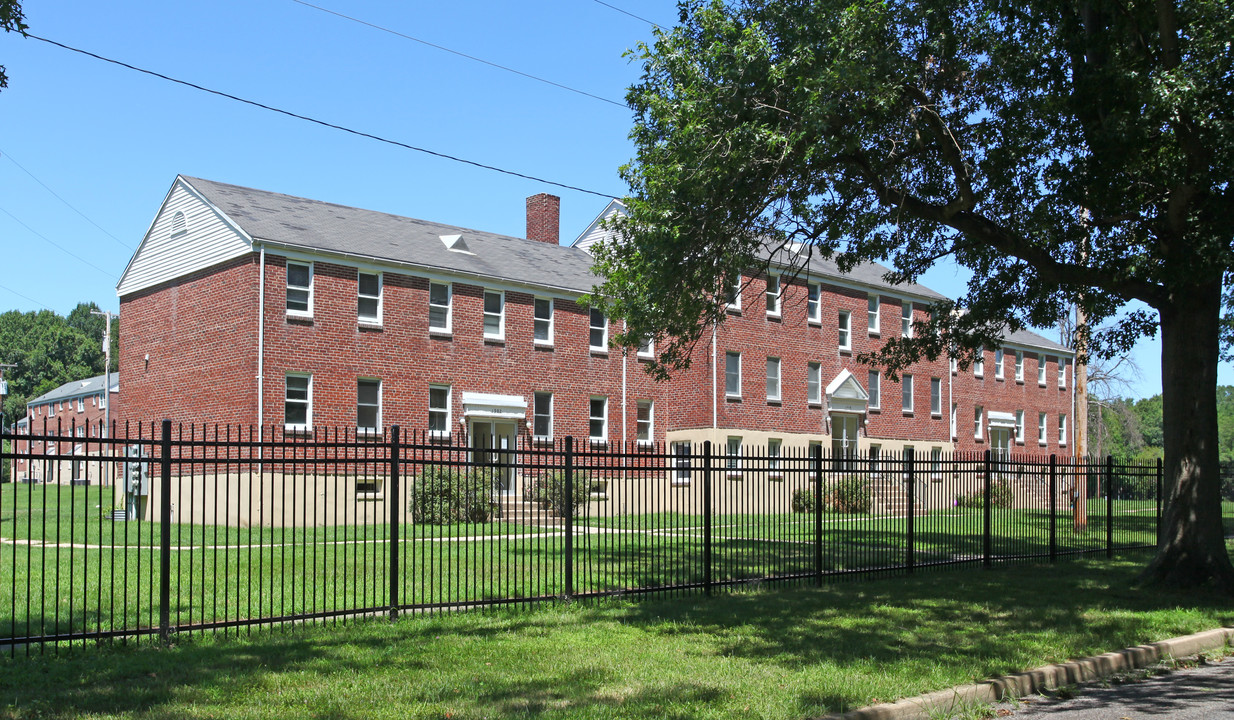 Carriage Court Apartments Photo