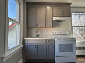 54 4th Ave in Nyack, NY - Building Photo