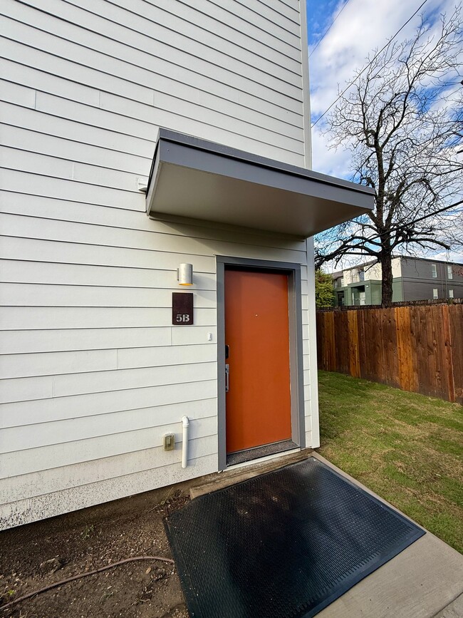 4211 Delano Pl in Dallas, TX - Building Photo - Building Photo