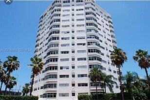 1881 Washington St in Miami Beach, FL - Building Photo