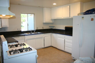 22122 Van Buren St in Grand Terrace, CA - Foto de edificio - Building Photo