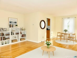 12 W Rocks Rd in Norwalk, CT - Building Photo - Building Photo