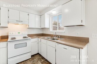 200 SE Uglow St in Dallas, OR - Building Photo - Building Photo