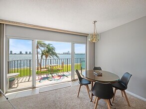 801 Lake Shore Dr in Lake Park, FL - Building Photo - Building Photo