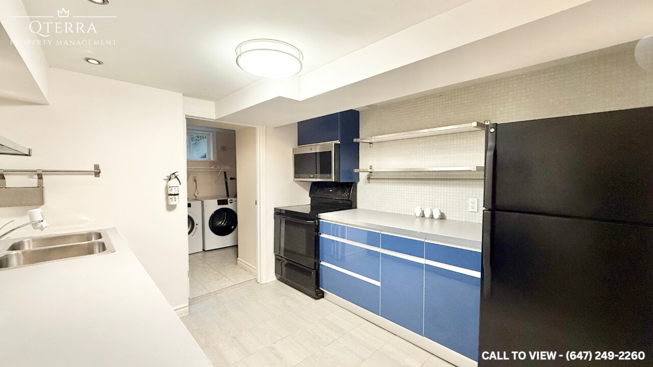 2-2 Rusholme Park Cres in Toronto, ON - Building Photo