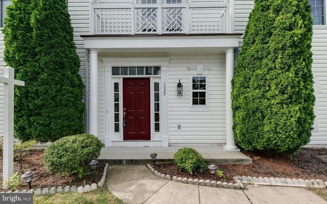 5029 Cool Fountain Ln in Centreville, VA - Foto de edificio - Building Photo