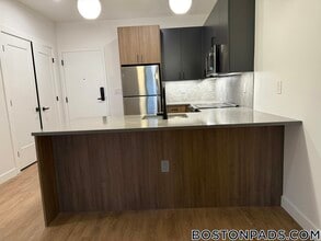 199 Gardner St in Boston, MA - Foto de edificio - Building Photo