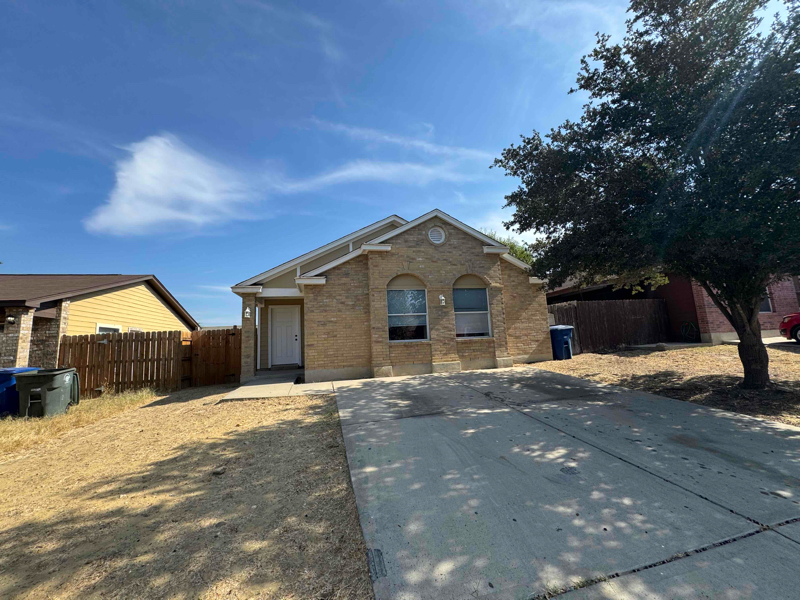 4329 Caroline St in Laredo, TX - Building Photo