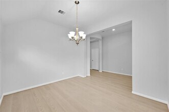 124 N Cadence Hills Loop in Willis, TX - Building Photo - Building Photo