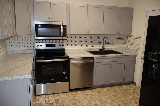 4212 W Bay Vista Ave in Tampa, FL - Building Photo - Building Photo