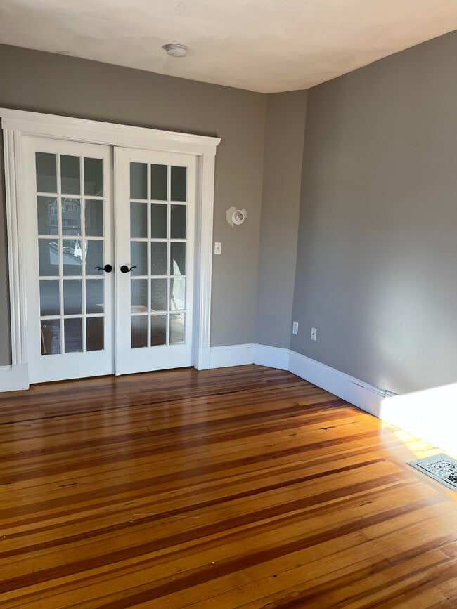 15 Clarence St, Unit 3