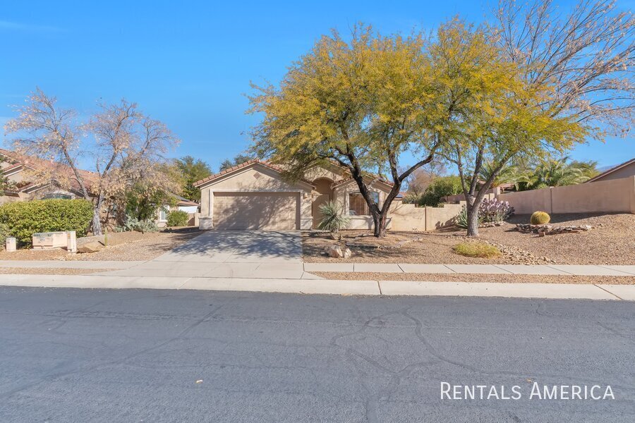 2535 E Petroglyph Ln in Oro Valley, AZ - Building Photo