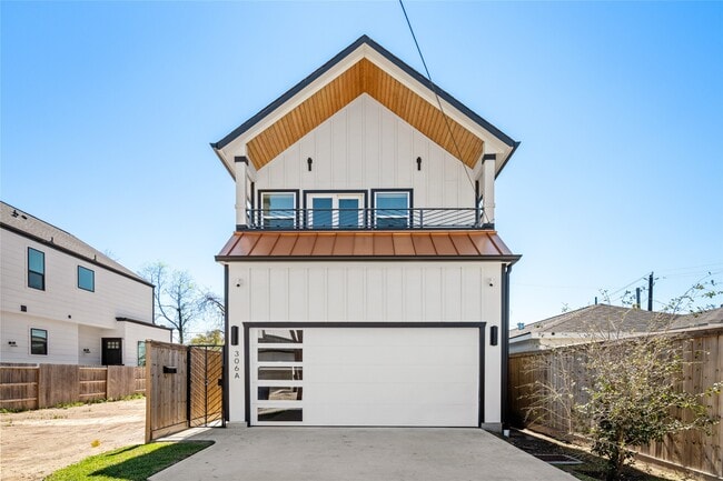 306 E 40th St