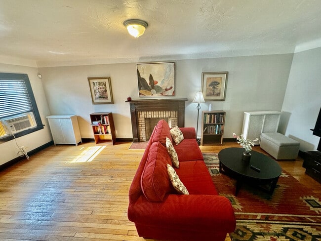 988 Nela View Rd