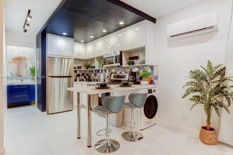 2302 Taylor St in Hollywood, FL - Building Photo - Building Photo