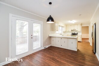 401 O'Neill Dr in Jamestown, NC - Foto de edificio - Building Photo