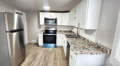22626 Stephens St in St. Clair Shores, MI - Building Photo - Building Photo