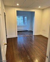 9 Lois Pl in Bloomfield, NJ - Building Photo - Building Photo