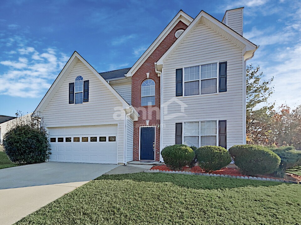 1215 Wilkes Crest Dr in Dacula, GA - Building Photo
