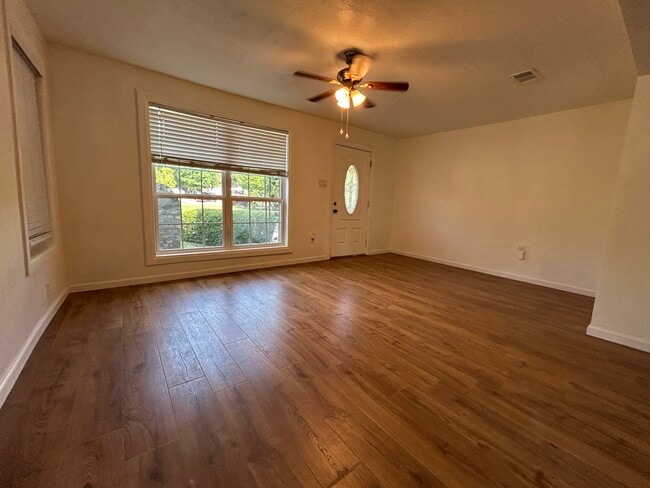 807 S Van Buren Ave in Dallas, TX - Foto de edificio - Building Photo