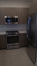 10229 NW 64th Terrace in Doral, FL - Building Photo - Building Photo