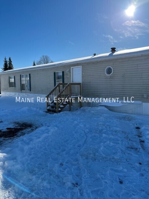 15 Rugosa Ln in Levant, ME - Foto de edificio