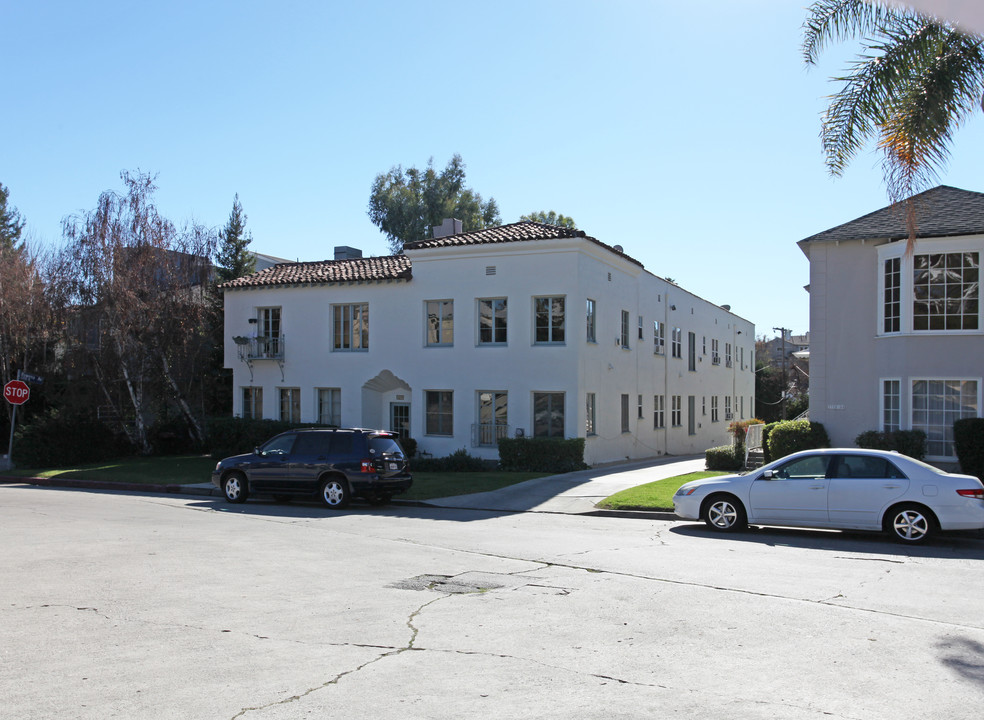 3376 Rowena in Los Angeles, CA - Foto de edificio