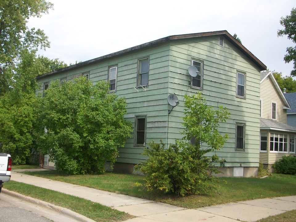 515 9th Ave in International Falls, MN - Building Photo