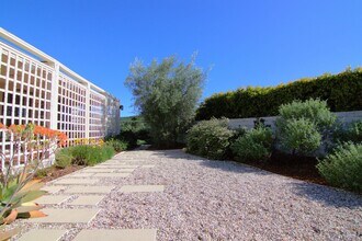 22503 Charlestown Dr in Calabasas, CA - Building Photo - Building Photo