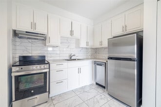 Côte Vertu in St. Laurent, QC - Building Photo - Interior Photo