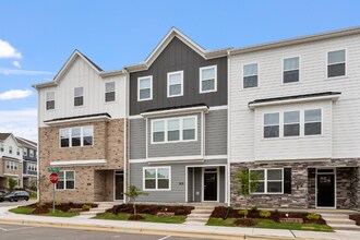703 Lucky Clover Wy in Fuquay Varina, NC - Building Photo - Building Photo
