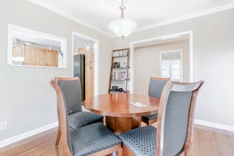 2136 Chestnut Hill Cir in Decatur, GA - Foto de edificio - Building Photo