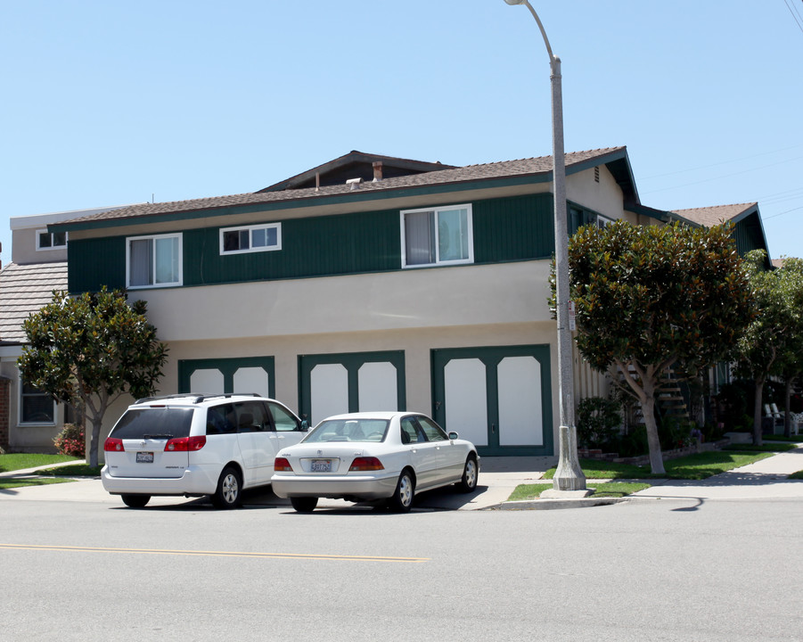 1401 Olive Ave in Huntington Beach, CA - Building Photo