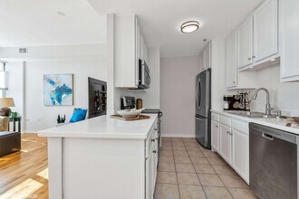 77 S Evergreen Ave in Arlington Heights, IL - Building Photo - Building Photo