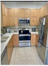 872 NW 130th Ave in Pembroke Pines, FL - Building Photo - Building Photo