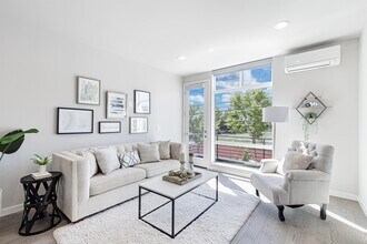 1306 NW 67th St in Seattle, WA - Building Photo - Building Photo