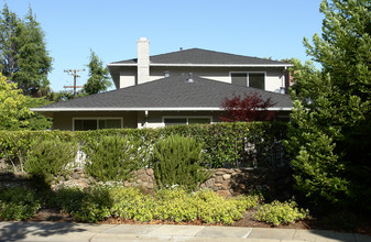 260 Linfield Dr in Menlo Park, CA - Foto de edificio - Building Photo