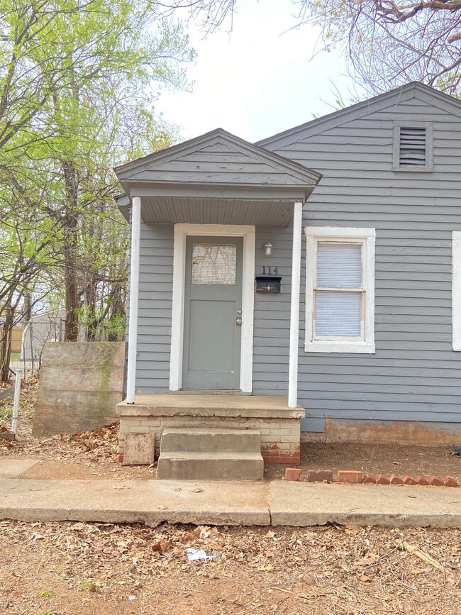 property at 114 SE 40th St