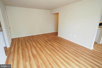 806 College Ln, Unit D in Salisbury, MD - Building Photo - Building Photo